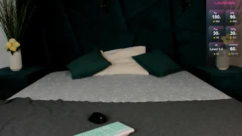 Snapshot of only_eric chatting on November 2025 07:35:02 AM Erick online show from November 2025 07:35:02 AM