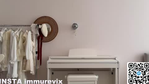 Snapshot of onlykitty_chillhere chatting on May 2026 09:36:01 AM BARBARA online show from May 2026 09:36:01 AM