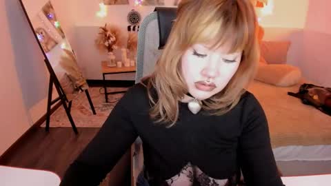 Snapshot of opalnova23 chatting on April 2026 05:00:02 PM Nova online show from April 2026 05:00:02 PM