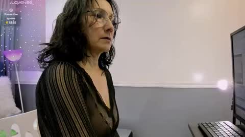 Oriana  online show from October 2025 10:30:01 AM