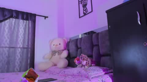 vella online show from April 2026 06:03:01 PM