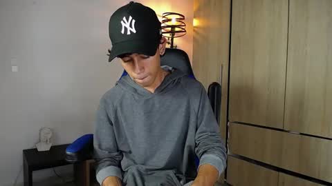 ostin 18hot online show from December 2024 07:38:02 PM