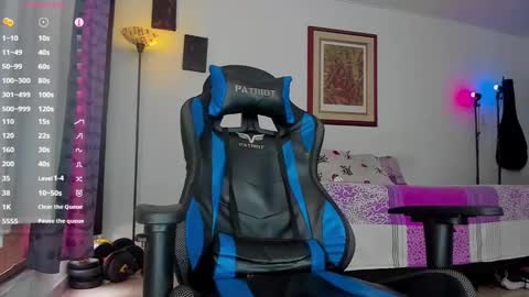 Snapshot of oween_roberts chatting on January 2025 01:41:02 PM Oween online show from January 2025 01:41:02 PM