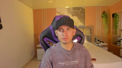 Snapshot of owen_drake chatting on May 2026 04:50:02 AM Owen Drak online show from May 2026 04:50:02 AM