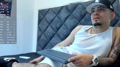 O W E N - S T O N E online show from November 2025 01:18:02 PM