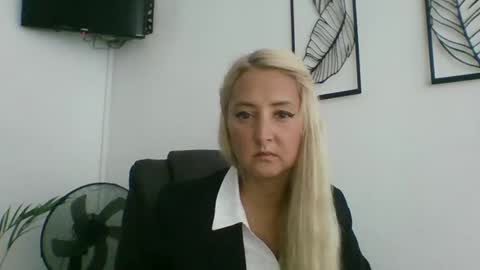 Snapshot of oxifoxi chatting on October 2025 06:05:02 AM oxifoxi online show from October 2025 06:05:02 AM