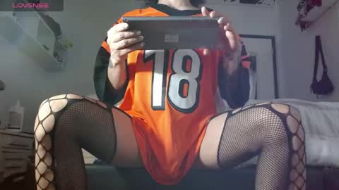 Snapshot of oxxy_jean chatting on May 2026 12:04:02 AM Jeannifer online show from May 2026 12:04:02 AM