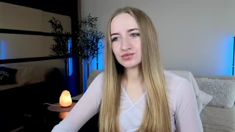 Oxy Foxie online show from June 2026 01:55:02 PM