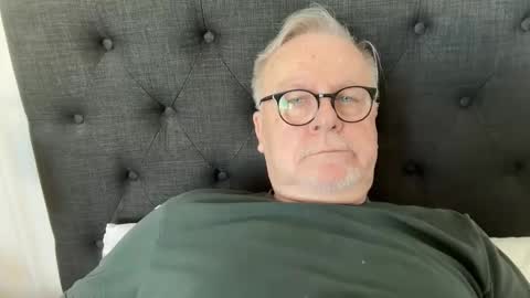 Snapshot of ozhairybearxxxx chatting on September 2025 04:12:01 AM ozhairybearxxxx online show from September 2025 04:12:01 AM