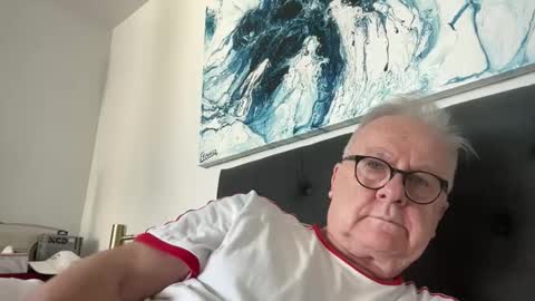 Snapshot of ozhairybearxxxx chatting on April 2026 05:27:02 AM ozhairybearxxxx online show from April 2026 05:27:02 AM
