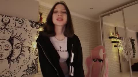 Alice online show from December 2024 08:00:02 PM