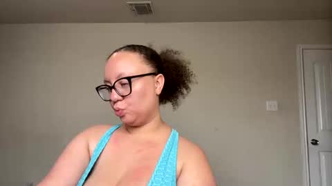 Snapshot of paisleehaze chatting on January 2025 05:11:01 PM Paislee Haze online show from January 2025 05:11:01 PM