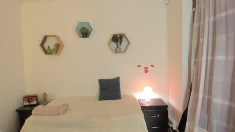 Paloma  online show from April 2026 09:38:02 PM