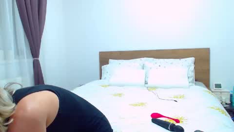 PAMEL ISSY online show from March 2026 07:12:02 AM