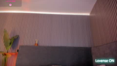 Manuela online show from June 2026 07:25:01 PM