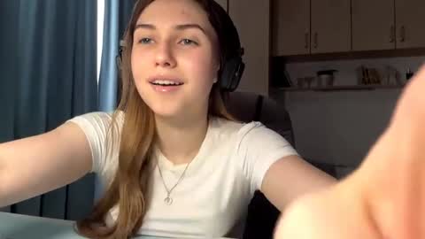 Snapshot of pamulahallquist chatting on June 2026 03:23:01 PM Lia online show from June 2026 03:23:01 PM