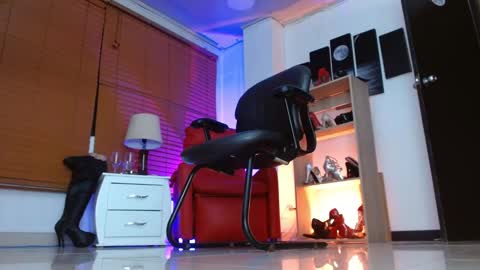 PAOLA  online show from December 2025 10:42:01 AM