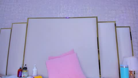 Paola  online show from October 2025 12:04:02 PM