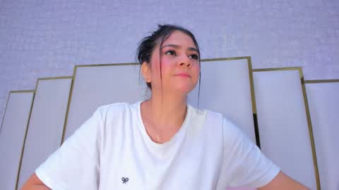 Paola  online show from December 2025 11:26:02 AM