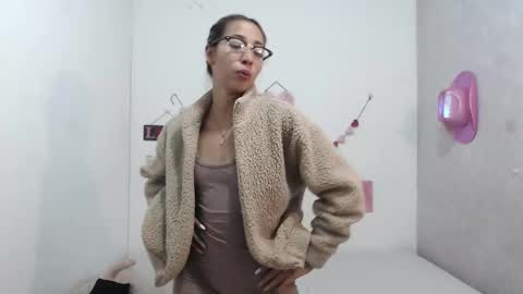 Paola online show from February 2025 06:09:01 PM