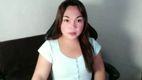 Snapshot of papigoddesslover chatting on June 2026 04:17:01 AM Fina Dwarf online show from June 2026 04:17:01 AM