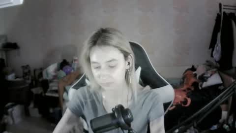 paradise_shade online show from November 2025 09:32:02 AM