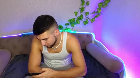 Snapshot of paradisepleasure_ chatting on January 2025 01:26:02 AM Allie  Alex Thumbs up if you like us online show from January 2025 01:26:02 AM