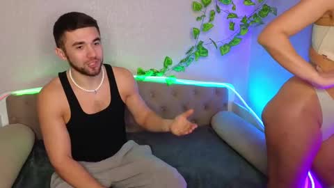 Snapshot of paradisepleasure_ chatting on February 2025 01:57:01 AM Allie  Alex Thumbs up if you like us online show from February 2025 01:57:01 AM