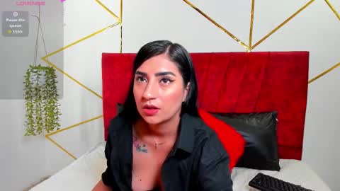 paris_evans_01 online show from December 2025 12:44:02 PM