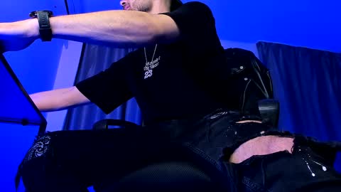 Paris online show from December 2024 07:16:01 PM