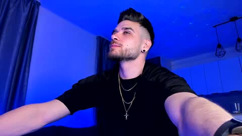 Paris online show from February 2025 04:05:01 AM