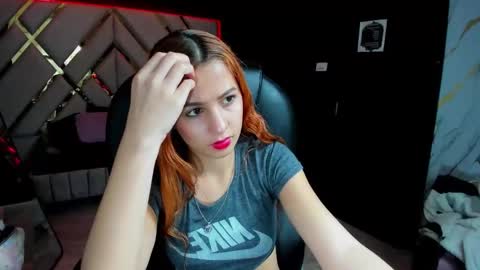 Snapshot of paris_petit chatting on April 2026 08:55:01 PM paris petit online show from April 2026 08:55:01 PM