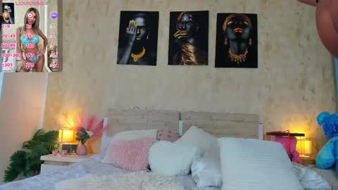 Paris online show from March 2025 05:11:01 AM