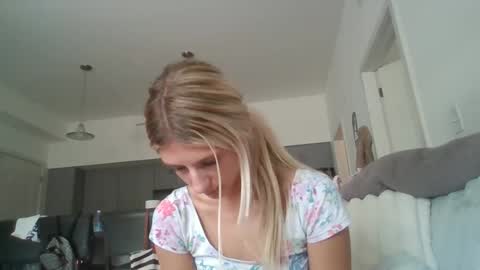 Snapshot of parisbaby2000 chatting on September 2025 03:58:02 PM parisbaby2000 online show from September 2025 03:58:02 PM