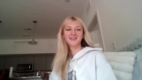 Snapshot of parisbaby2000 chatting on October 2025 02:45:02 PM parisbaby2000 online show from October 2025 02:45:02 PM