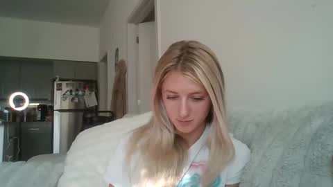 Snapshot of parisbaby2000 chatting on October 2025 02:25:02 PM parisbaby2000 online show from October 2025 02:25:02 PM
