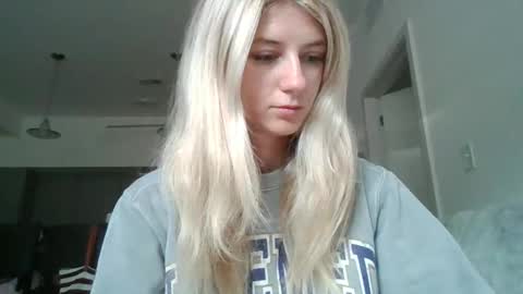 Snapshot of parisbaby2000 chatting on October 2025 02:47:01 PM parisbaby2000 online show from October 2025 02:47:01 PM