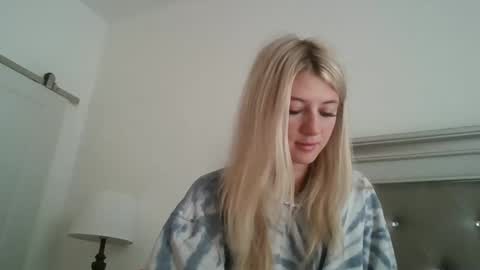 Snapshot of parisbaby2000 chatting on October 2025 01:23:02 PM parisbaby2000 online show from October 2025 01:23:02 PM