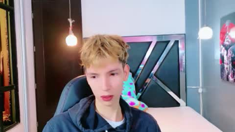 park_jimin1 online show from December 2025 12:35:02 PM