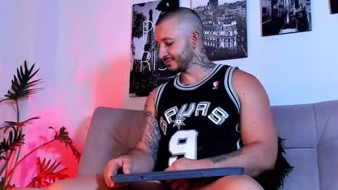 parker lavine online show from October 2025 02:19:01 AM