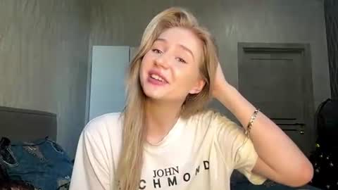 Milana online show from June 2026 11:22:02 AM