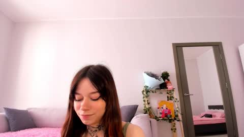 Bella online show from October 2025 04:35:01 AM