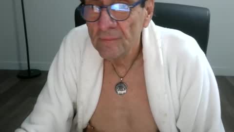 Snapshot of pastelito76 chatting on November 2025 01:36:01 PM Bob online show from November 2025 01:36:01 PM