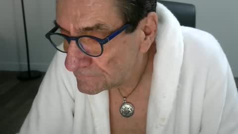 Snapshot of pastelito76 chatting on November 2025 02:21:02 PM Bob online show from November 2025 02:21:02 PM