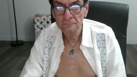 Snapshot of pastelito76 chatting on December 2025 02:27:01 AM Bob online show from December 2025 02:27:01 AM