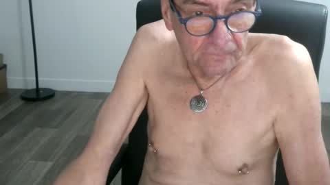 Snapshot of pastelito76 chatting on December 2025 04:11:01 PM Bob online show from December 2025 04:11:01 PM