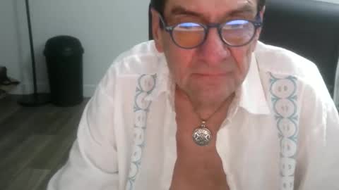 Snapshot of pastelito76 chatting on January 2026 11:43:02 PM Bob online show from January 2026 11:43:02 PM