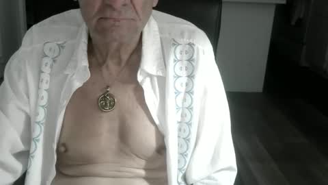 Snapshot of pastelito76 chatting on March 2026 01:44:02 AM Bob online show from March 2026 01:44:02 AM