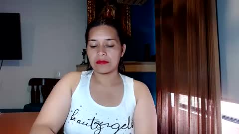 Snapshot of paula_anderson chatting on January 2025 07:34:02 PM PAULA online show from January 2025 07:34:02 PM