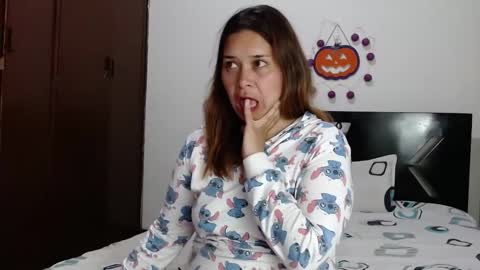 PAULA online show from November 2025 04:00:01 AM